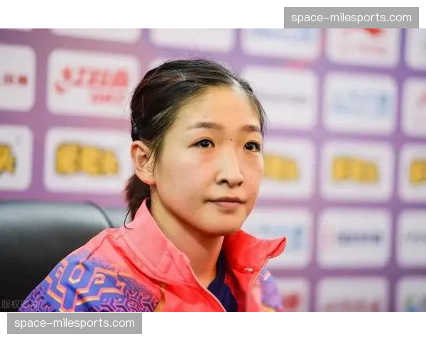 前世界冠军刘诗雯以嘉宾解说身份，亮相WTT赛事转播间